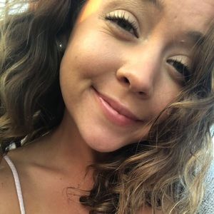 Meet your Posher, Courtney